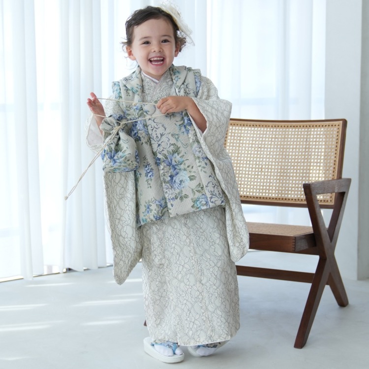 【レンタル品】utatane 女児（3歳）七五三 着物 被布セット 日本製レース レトロモダン系 レース 薄いベージュ系